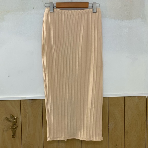 Ribbed Midi Skirt - Picture 3 of 5